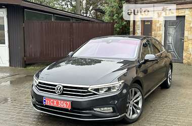 Седан Volkswagen Passat 2020 в Львове