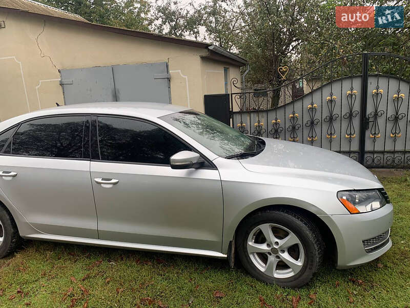 Седан Volkswagen Passat 2013 в Старій Синяві