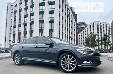 Седан Volkswagen Passat 2018 в Киеве