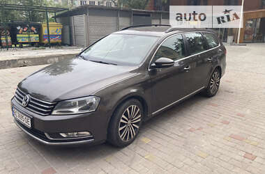 Універсал Volkswagen Passat 2012 в Львові