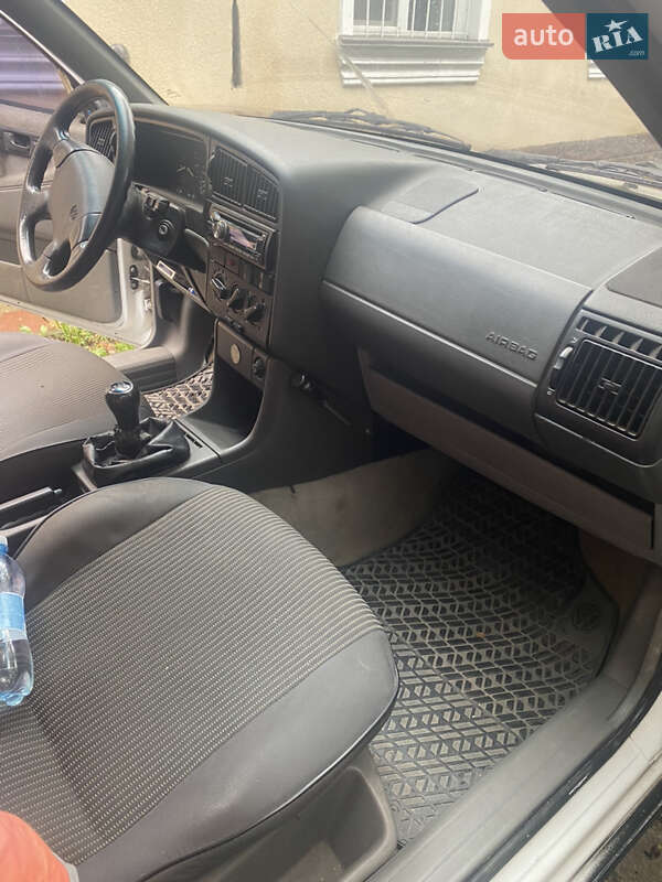 Универсал Volkswagen Passat 1993 в Тараще
