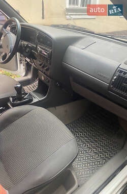 Универсал Volkswagen Passat 1993 в 