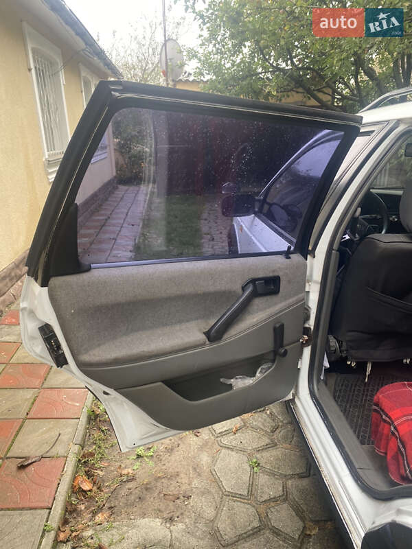 Универсал Volkswagen Passat 1993 в Тараще