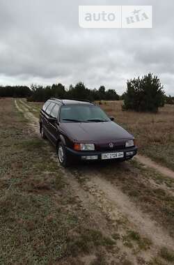 Універсал Volkswagen Passat 1993 в Жовкві