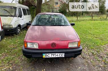 Седан Volkswagen Passat 1988 в Буске