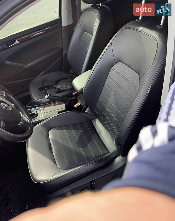Седан Volkswagen Passat 2012 в Дніпрі