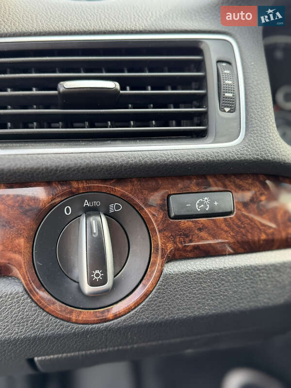 Седан Volkswagen Passat 2012 в Дніпрі