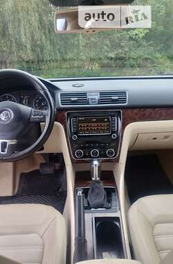Седан Volkswagen Passat 2012 в 