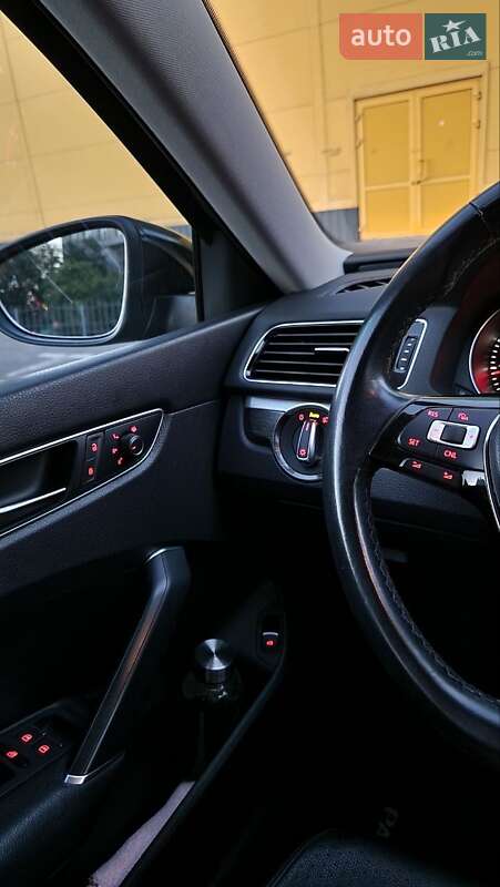 Седан Volkswagen Passat 2016 в Кропивницком