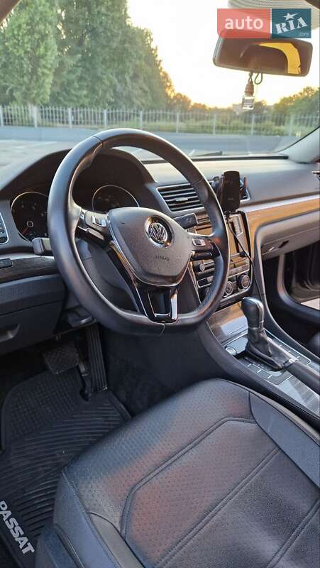 Седан Volkswagen Passat 2016 в Кропивницком