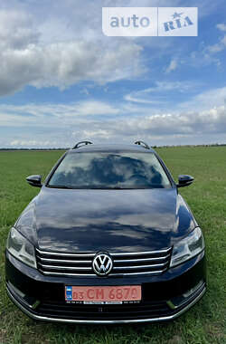 Універсал Volkswagen Passat 2011 в 