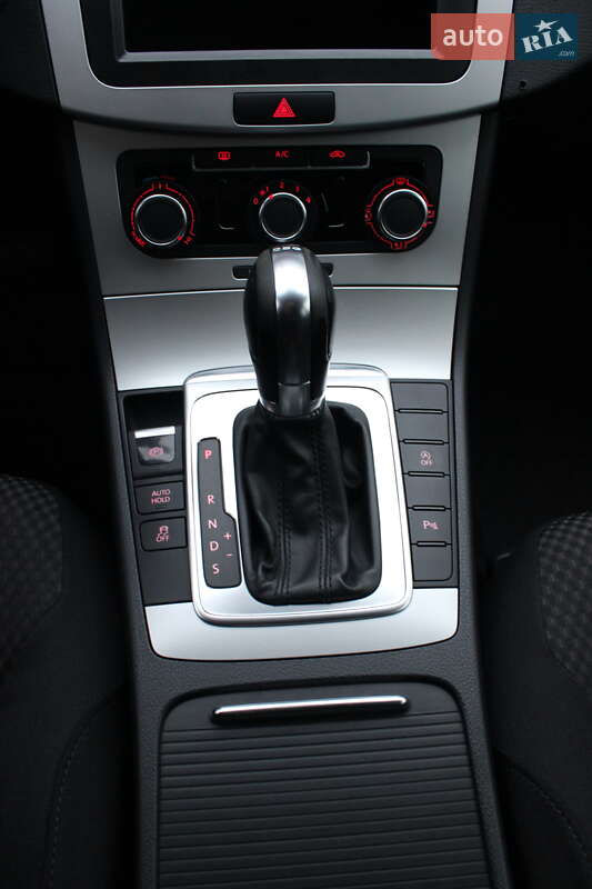 Универсал Volkswagen Passat 2012 в Львове