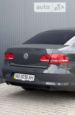 Седан Volkswagen Passat 2012 в Мукачево