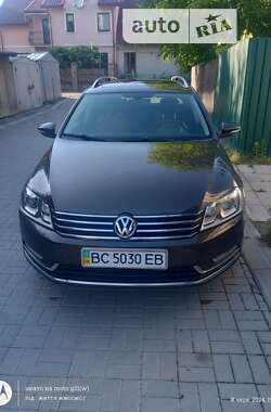 Універсал Volkswagen Passat 2012 в Львові