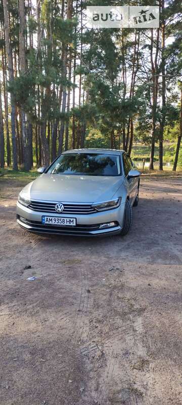 Седан Volkswagen Passat 2016 в Коростене