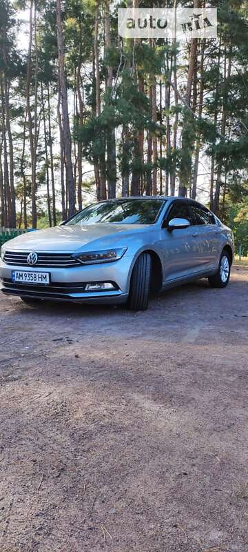 Седан Volkswagen Passat 2016 в Коростене