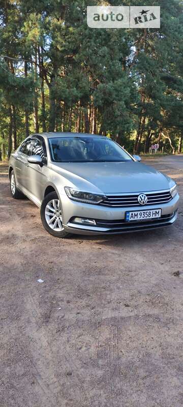 Седан Volkswagen Passat 2016 в Коростене