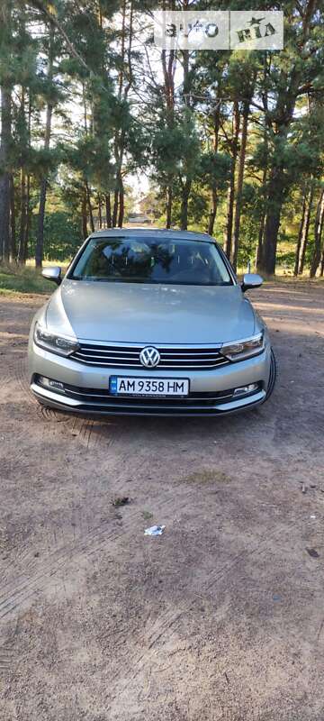Седан Volkswagen Passat 2016 в Коростене