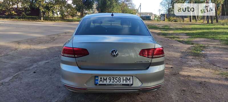 Седан Volkswagen Passat 2016 в Коростене