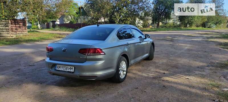 Седан Volkswagen Passat 2016 в Коростене