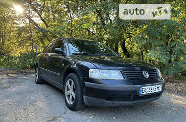 Седан Volkswagen Passat 1998 в Києві