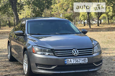 Седан Volkswagen Passat 2011 в Кропивницком