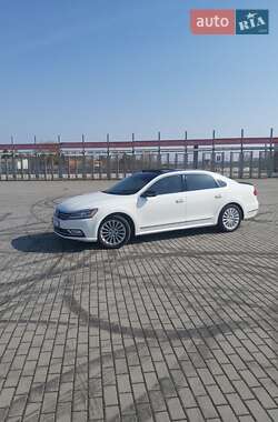 Седан Volkswagen Passat 2015 в Львове