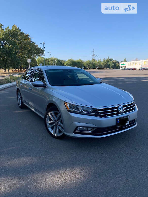 Седан Volkswagen Passat 2016 в Одессе