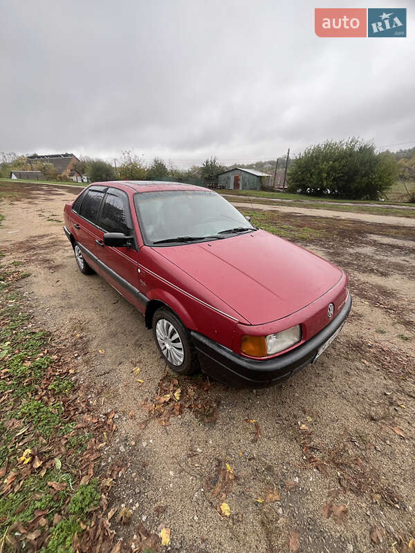 Седан Volkswagen Passat 1991 в Богуславе