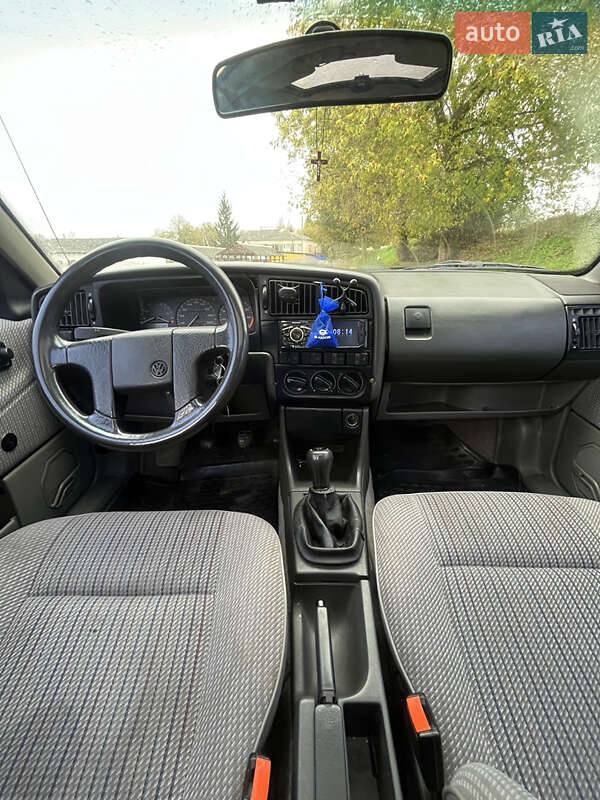 Седан Volkswagen Passat 1991 в Богуславе