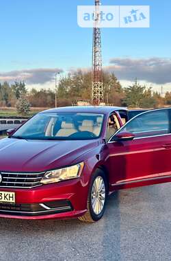 Седан Volkswagen Passat 2015 в Львове