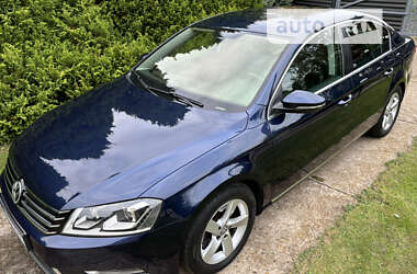 Седан Volkswagen Passat 2012 в Львове