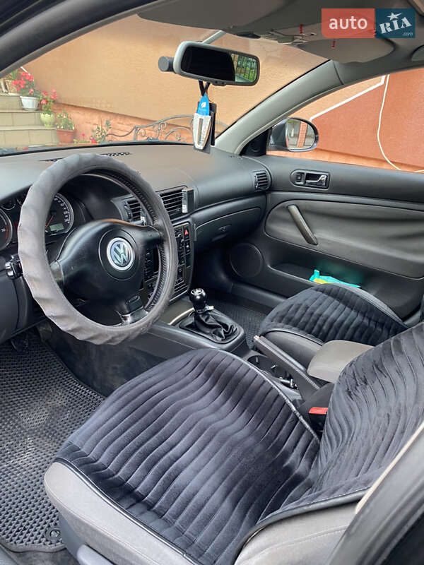 Універсал Volkswagen Passat 2004 в Ужгороді