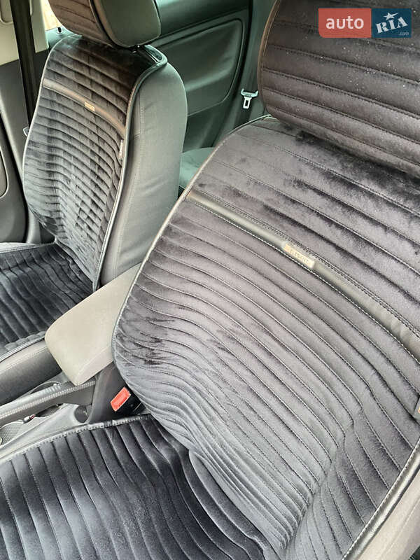 Універсал Volkswagen Passat 2004 в Ужгороді