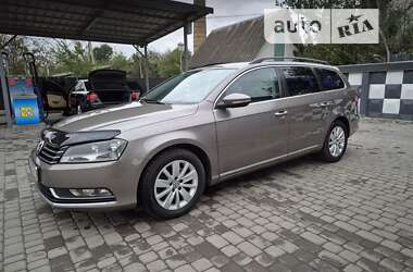 Універсал Volkswagen Passat 2011 в Старокостянтинові