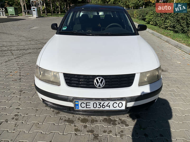 Універсал Volkswagen Passat 1998 в Чернівцях