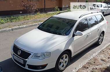 Универсал Volkswagen Passat 2010 в Киеве