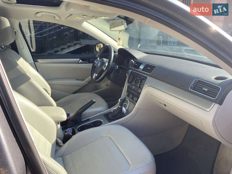 Седан Volkswagen Passat 2014 в Луцке