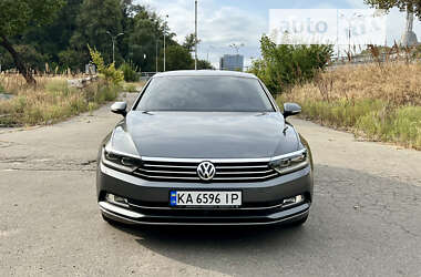 Седан Volkswagen Passat 2016 в Києві