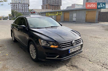 Седан Volkswagen Passat 2015 в Днепре