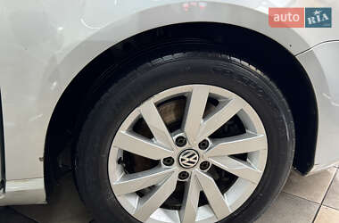Седан Volkswagen Passat 2011 в Львове