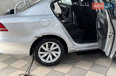 Седан Volkswagen Passat 2011 в Львове