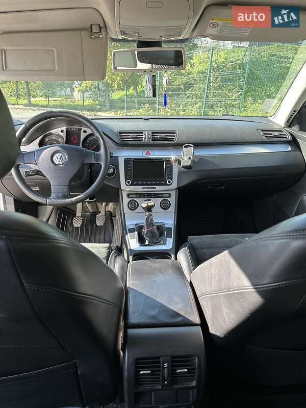 Універсал Volkswagen Passat 2005 в Ужгороді