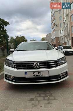 Седан Volkswagen Passat 2015 в 