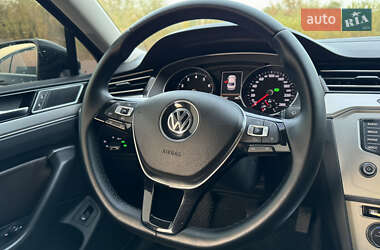 Седан Volkswagen Passat 2015 в 