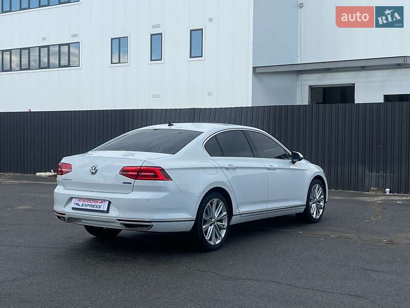 Седан Volkswagen Passat 2018 в Киеве