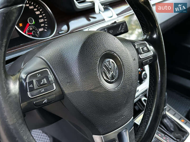 Volkswagen Passat 2011