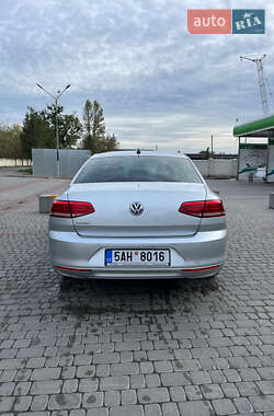 Седан Volkswagen Passat 2014 в Ивано-Франковске