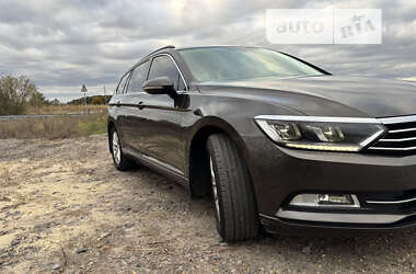 Универсал Volkswagen Passat 2017 в Житомире