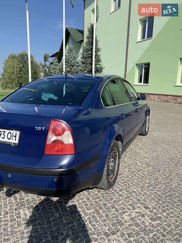 Седан Volkswagen Passat 2002 в Стебнику
